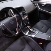 Volvo - XC60 - D4 AWD Momentum aut // Webasto / Vakkari / Koukku / Tutkat / 2x renkaat // - Maastoauto