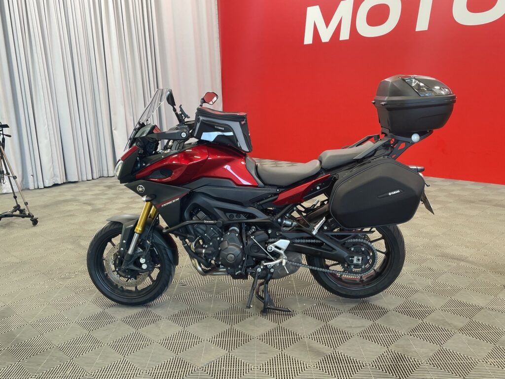 Yamaha - MT-09 - Tracer 900 // 1.OM / 4x Laukut / Navi / Huoltokirja / Poskiraudat // Yamaha - MT-09 - Tracer 900 // 1.OM / 4x Laukut / Navi / Huoltokirja / Poskiraudat // - Moottoripyörä