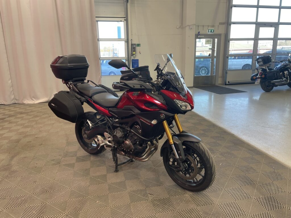 Yamaha - MT-09 - Tracer 900 // 1.OM / 4x Laukut / Navi / Huoltokirja / Poskiraudat // Yamaha - MT-09 - Tracer 900 // 1.OM / 4x Laukut / Navi / Huoltokirja / Poskiraudat // - Moottoripyörä