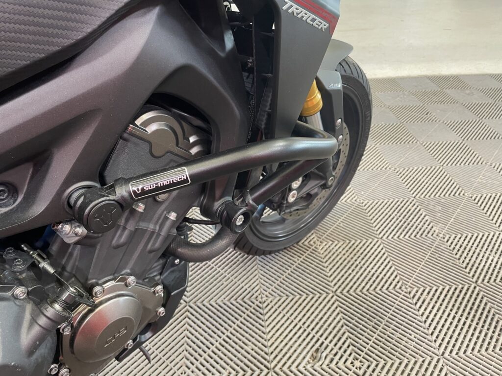 Yamaha - MT-09 - Tracer 900 // 1.OM / 4x Laukut / Navi / Huoltokirja / Poskiraudat // Yamaha - MT-09 - Tracer 900 // 1.OM / 4x Laukut / Navi / Huoltokirja / Poskiraudat // - Moottoripyörä