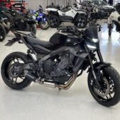 Yamaha - MT-09 - // Kokoputkisto / Shifter / Vakkari / Rear setit / Kaatumaraudat // - Moottoripyörä