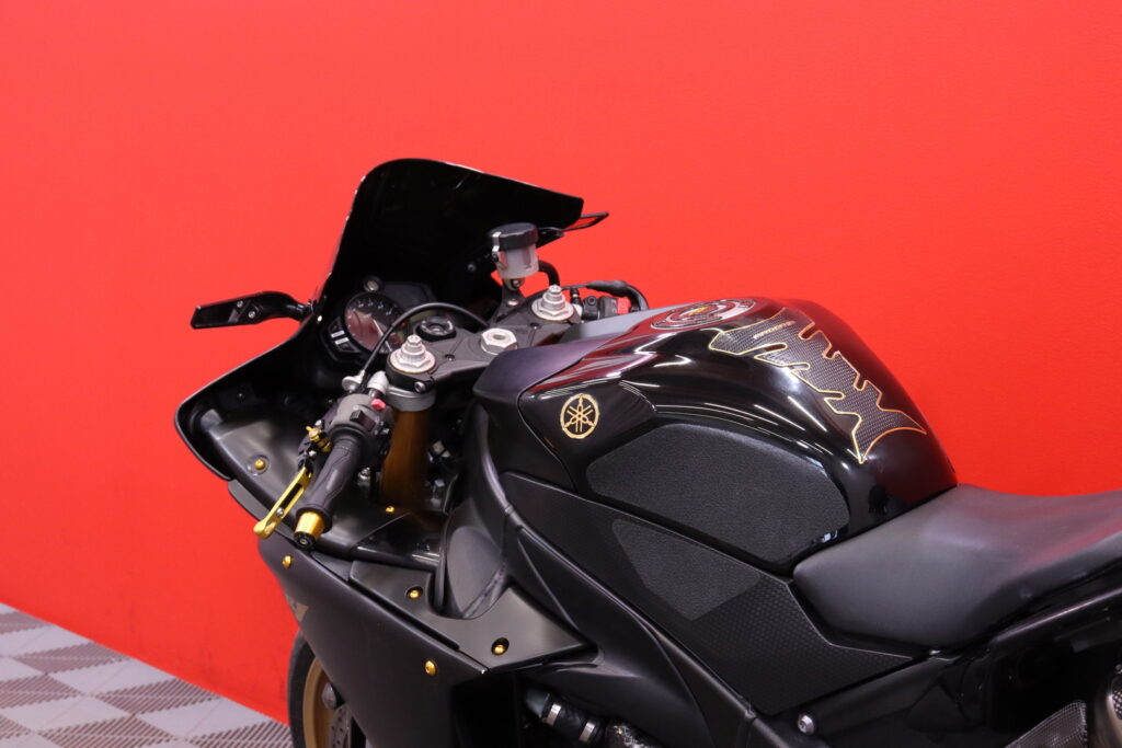 Yamaha - YZF-R1 - *Suomipyörä, 3x avain, Käyttöönotettu 3/10, Akrapovic putkisto* Yamaha - YZF-R1 - *Suomipyörä, 3x avain, Käyttöönotettu 3/10, Akrapovic putkisto* - Moottoripyörä