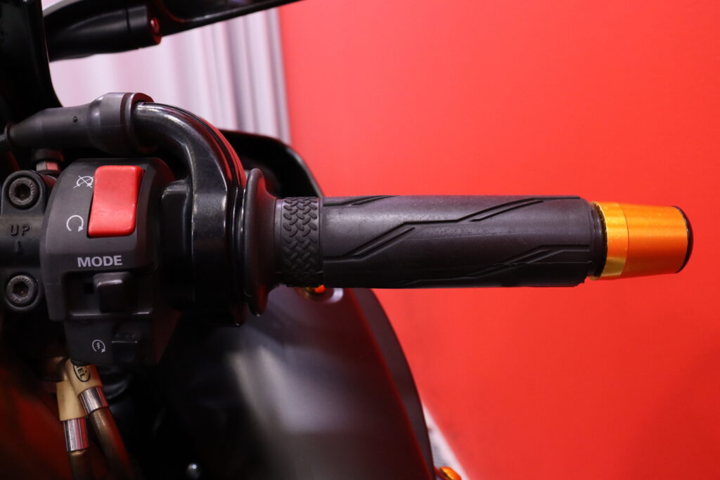 Yamaha - YZF-R1 - *Suomipyörä, 3x avain, Käyttöönotettu 3/10, Akrapovic putkisto* Yamaha - YZF-R1 - *Suomipyörä, 3x avain, Käyttöönotettu 3/10, Akrapovic putkisto* - Moottoripyörä