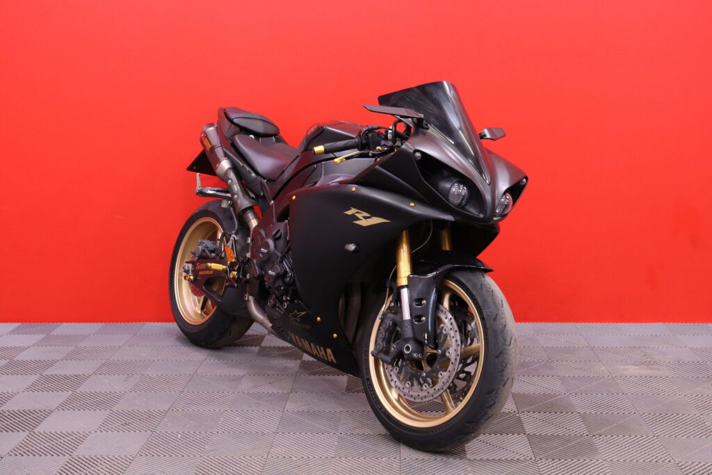 Yamaha - YZF-R1 - *Suomipyörä, 3x avain, Käyttöönotettu 3/10, Akrapovic putkisto* Yamaha - YZF-R1 - *Suomipyörä, 3x avain, Käyttöönotettu 3/10, Akrapovic putkisto* - Moottoripyörä
