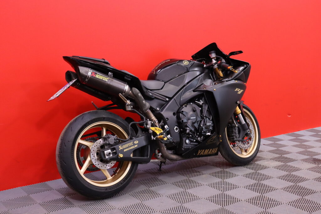 Yamaha - YZF-R1 - *Suomipyörä, 3x avain, Käyttöönotettu 3/10, Akrapovic putkisto* Yamaha - YZF-R1 - *Suomipyörä, 3x avain, Käyttöönotettu 3/10, Akrapovic putkisto* - Moottoripyörä