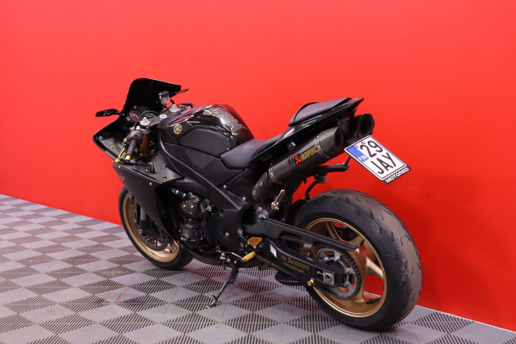 Yamaha - YZF-R1 - *Suomipyörä, 3x avain, Käyttöönotettu 3/10, Akrapovic putkisto* Yamaha - YZF-R1 - *Suomipyörä, 3x avain, Käyttöönotettu 3/10, Akrapovic putkisto* - Moottoripyörä
