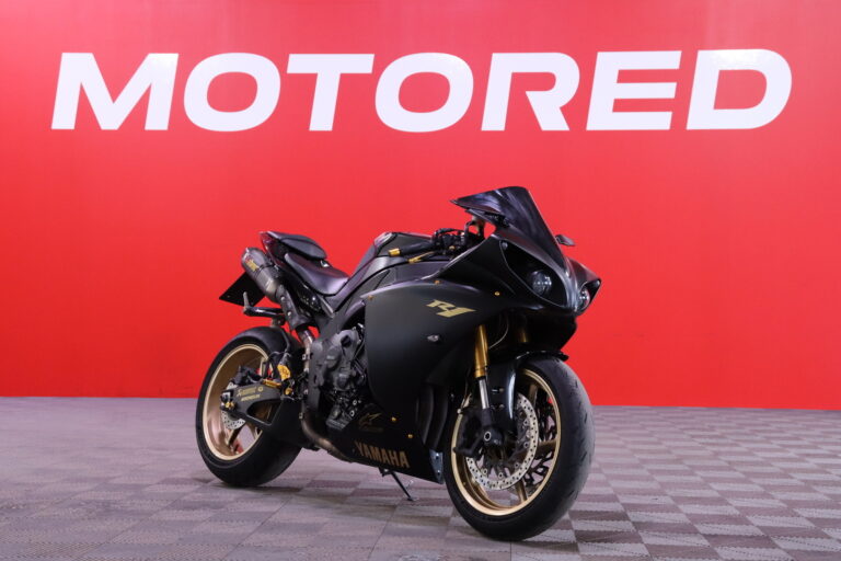 Yamaha - YZF-R1 - *Suomipyörä, 3x avain, Käyttöönotettu 3/10, Akrapovic putkisto* - Moottoripyörä