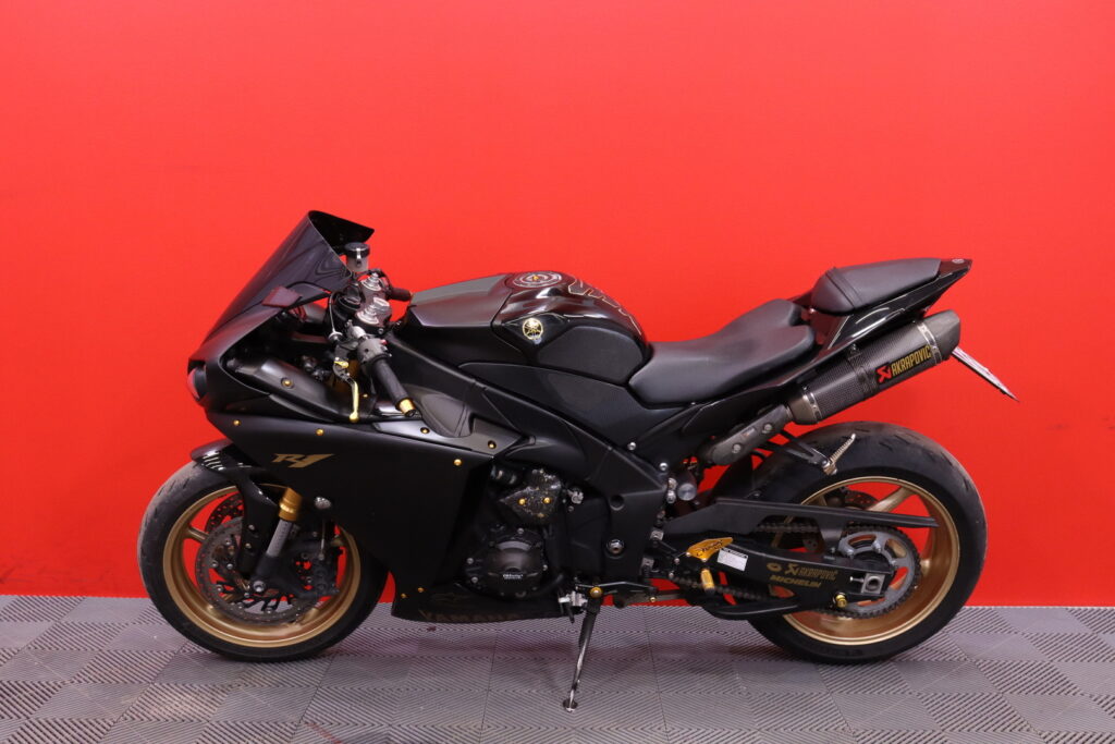 Yamaha - YZF-R1 - *Suomipyörä, 3x avain, Käyttöönotettu 3/10, Akrapovic putkisto* Yamaha - YZF-R1 - *Suomipyörä, 3x avain, Käyttöönotettu 3/10, Akrapovic putkisto* - Moottoripyörä