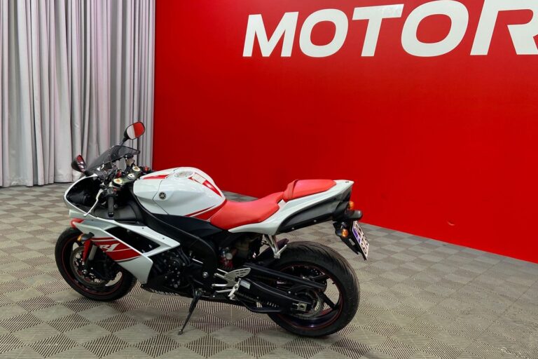 Yamaha - YZF-R1 - // Löytö! / Suomi-pyörä / Pikku kilsat! / 3x Avaimet // - Moottoripyörä