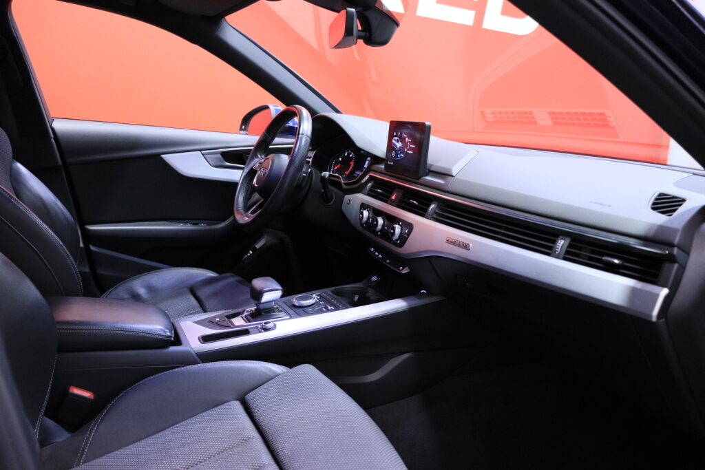 Audi - A4 - Avant S-Line 2.0 TDI 140kW quattro S tronic // / Webasto / ACC / Tutkat / BLIS / MMI Navi / Sporttipenkit / Audi - A4 - Avant S-Line 2.0 TDI 140kW quattro S tronic // / Webasto / ACC / Tutkat / BLIS / MMI Navi / Sporttipenkit / - Farmari