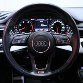 Audi - A4 - Avant S-Line 2.0 TDI 140kW quattro S tronic // / Webasto / ACC / Tutkat / BLIS / MMI Navi / Sporttipenkit / - Farmari