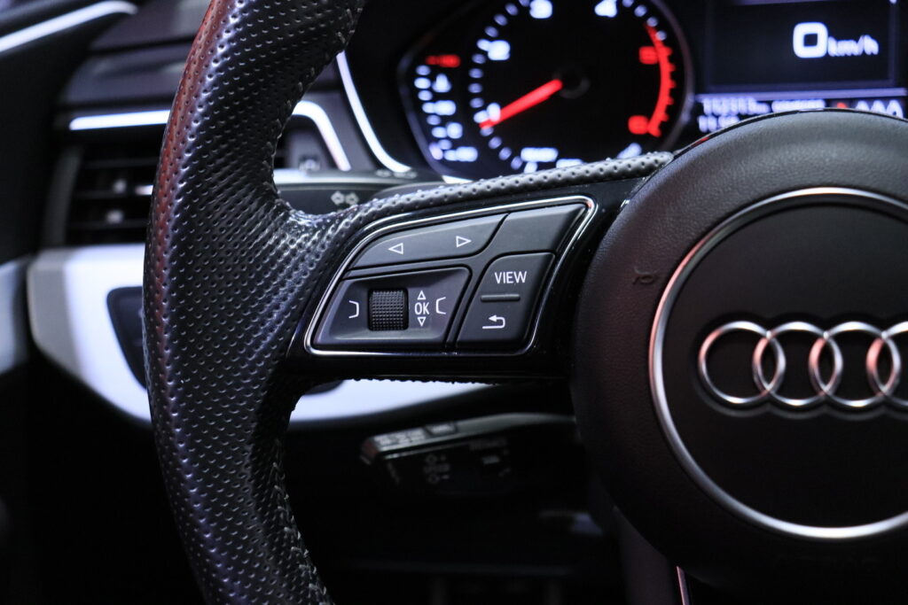 Audi - A4 - Avant S-Line 2.0 TDI 140kW quattro S tronic // / Webasto / ACC / Tutkat / BLIS / MMI Navi / Sporttipenkit / Audi - A4 - Avant S-Line 2.0 TDI 140kW quattro S tronic // / Webasto / ACC / Tutkat / BLIS / MMI Navi / Sporttipenkit / - Farmari