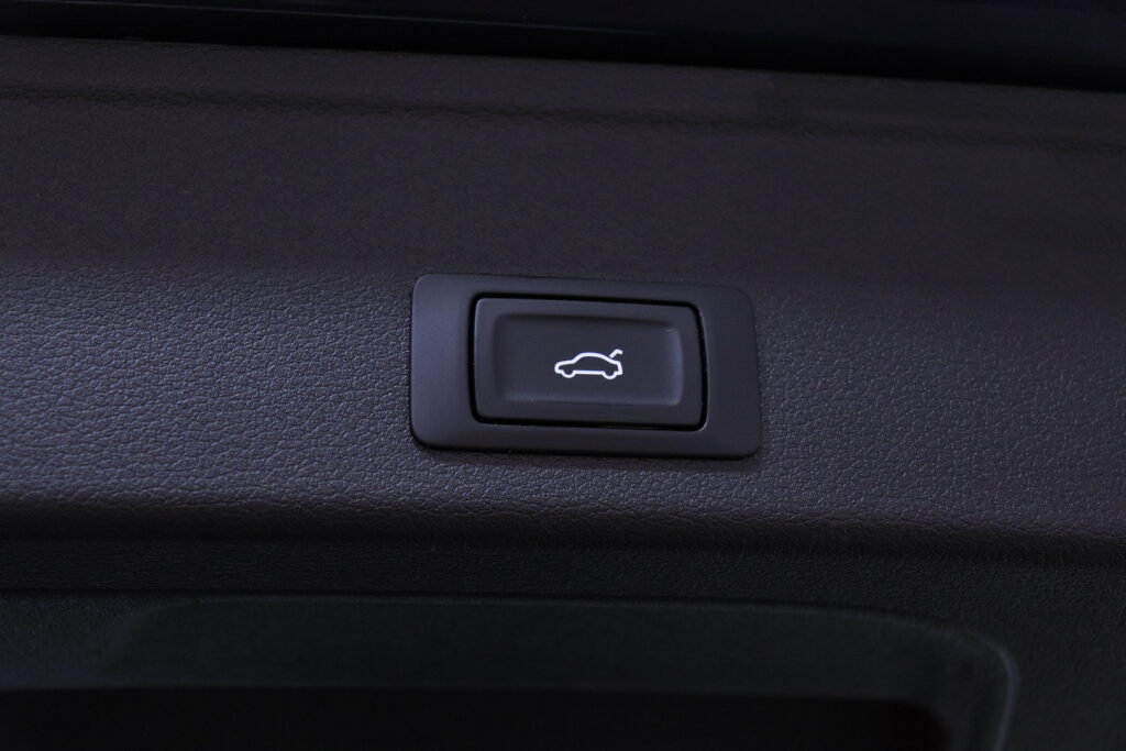tuotekuva-Audi-A4-KNR-794-2026-04-09-151104-31 tuotekuva-Audi-A4-KNR-794-2026-04-09-151104-31