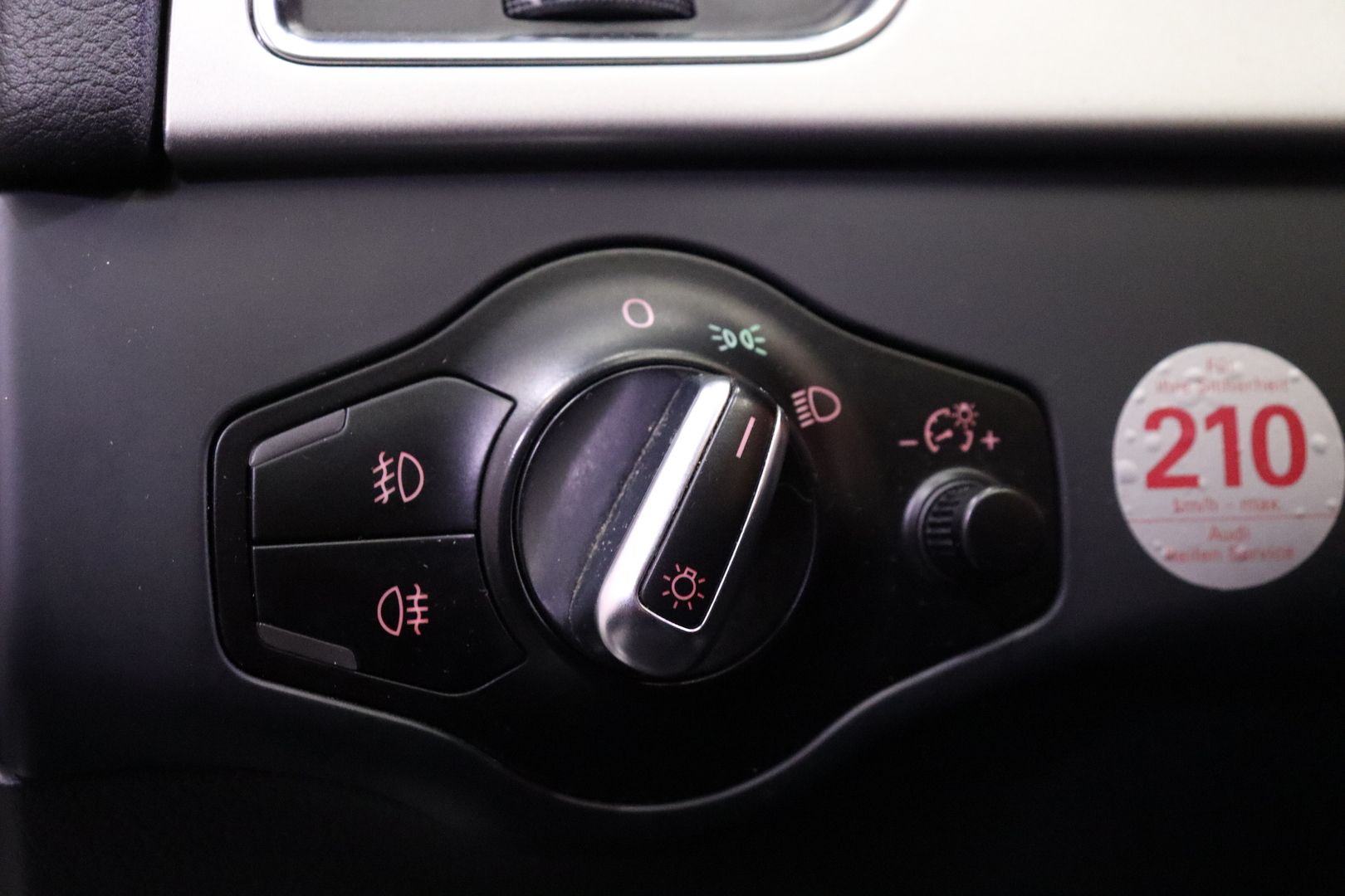 Audi - A4 - Sedan 3,0 V6 TDI DPF quattro / KATSO HINTAA! / Navi / Xenon // - Sedan
