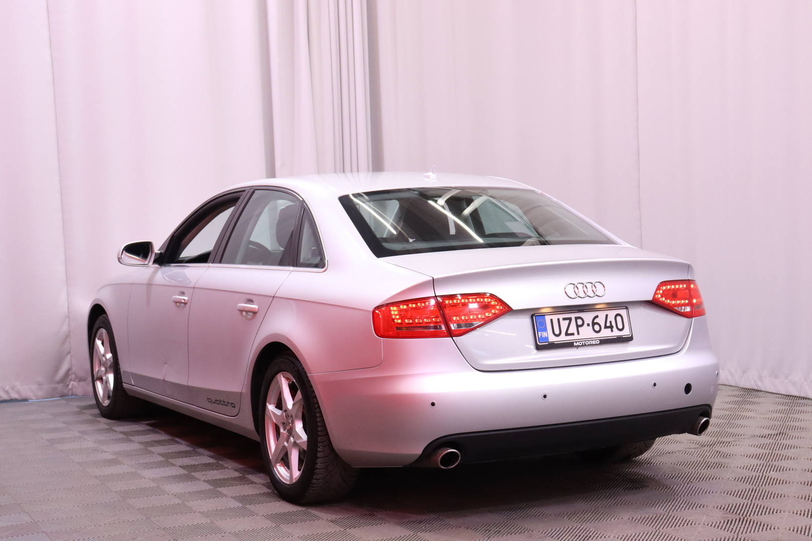 Audi - A4 - Sedan 3,0 V6 TDI DPF quattro / KATSO HINTAA! / Navi / Xenon // - Sedan