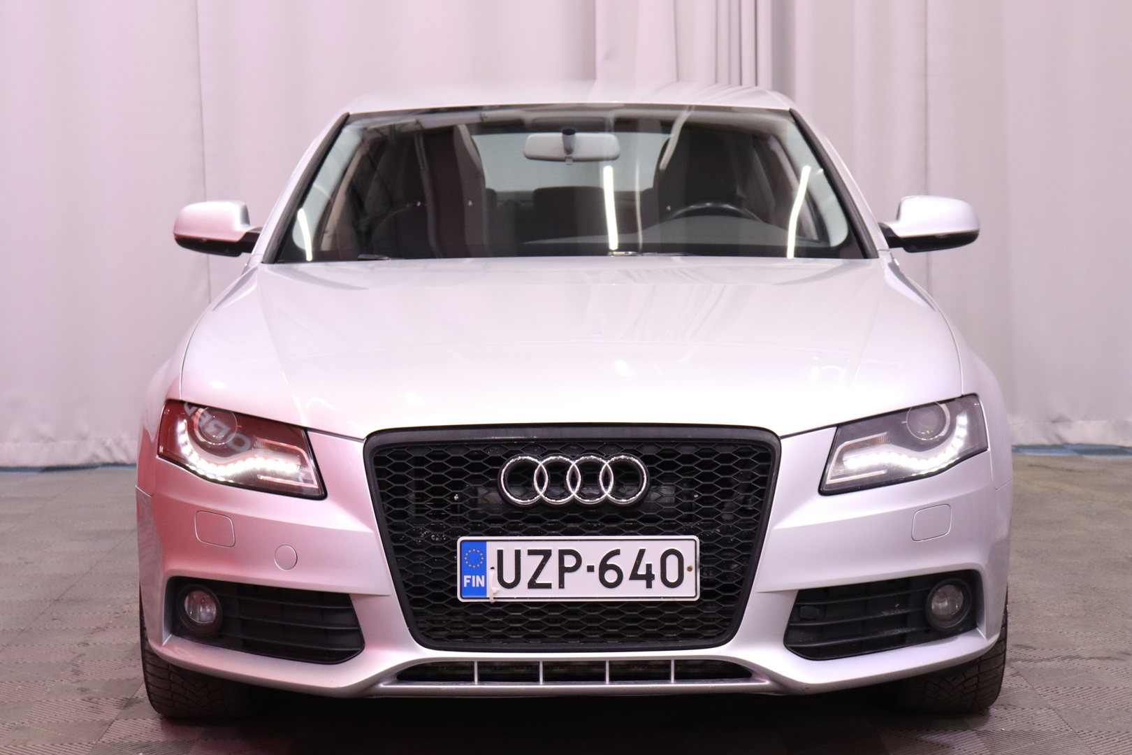 Audi - A4 - Sedan 3,0 V6 TDI DPF quattro / KATSO HINTAA! / Navi / Xenon // - Sedan