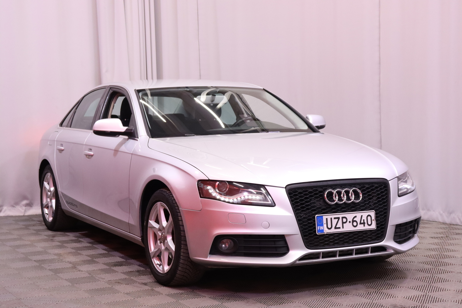 Audi - A4 - Sedan 3,0 V6 TDI DPF quattro / KATSO HINTAA! / Navi / Xenon // - Sedan