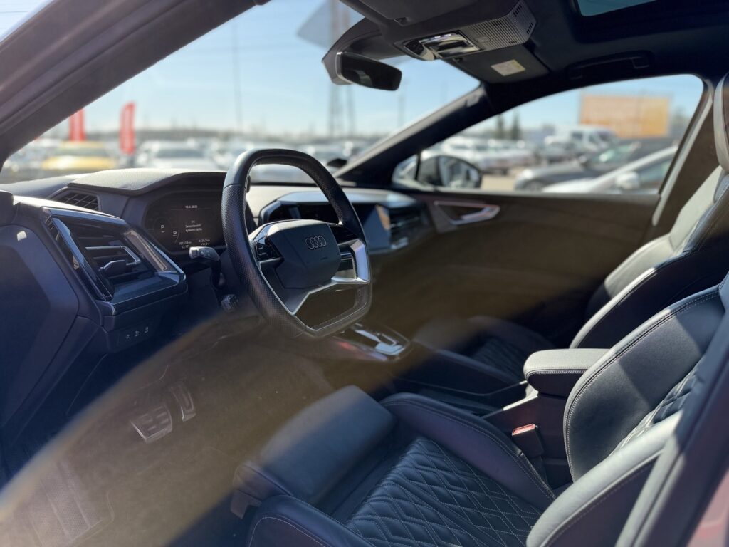 Audi - Q4 e-tron - 50 quattro S line Audi - Q4 e-tron - 50 quattro S line - Maastoauto