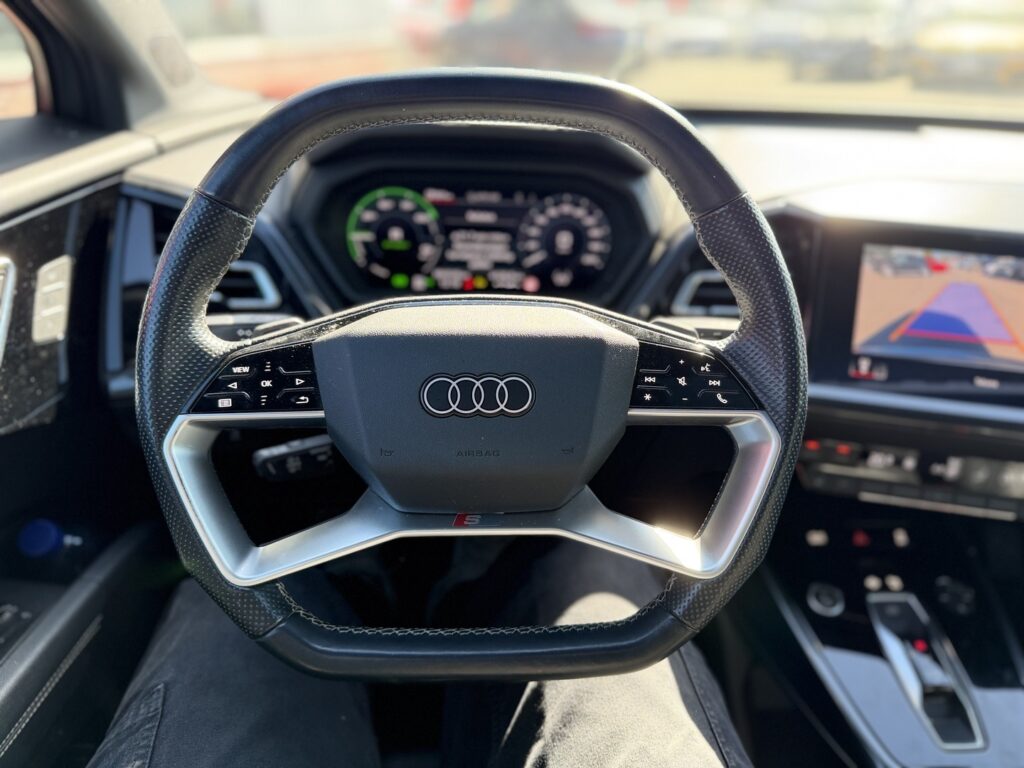 Audi - Q4 e-tron - 50 quattro S line Audi - Q4 e-tron - 50 quattro S line - Maastoauto