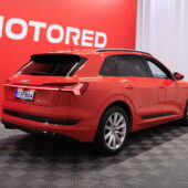 Audi - e-tron - S line 55 quattro / SoH 94,3% / Merkkihuollettu! / ACC / Timanttinahat / Ilma-alusta / Digimittari / - Maastoauto