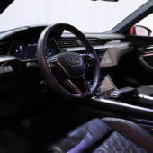 Audi - e-tron - S line 55 quattro / SoH 94,3% / Merkkihuollettu! / ACC / Timanttinahat / Ilma-alusta / Digimittari / - Maastoauto