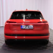 Audi - e-tron - S line 55 quattro / SoH 94,3% / Merkkihuollettu! / ACC / Timanttinahat / Ilma-alusta / Digimittari / - Maastoauto