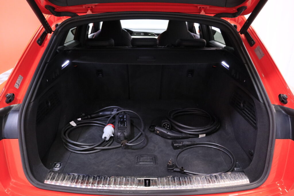 tuotekuva-Audi-e-tron-FSF-654-2026-04-07-142104-30 tuotekuva-Audi-e-tron-FSF-654-2026-04-07-142104-30