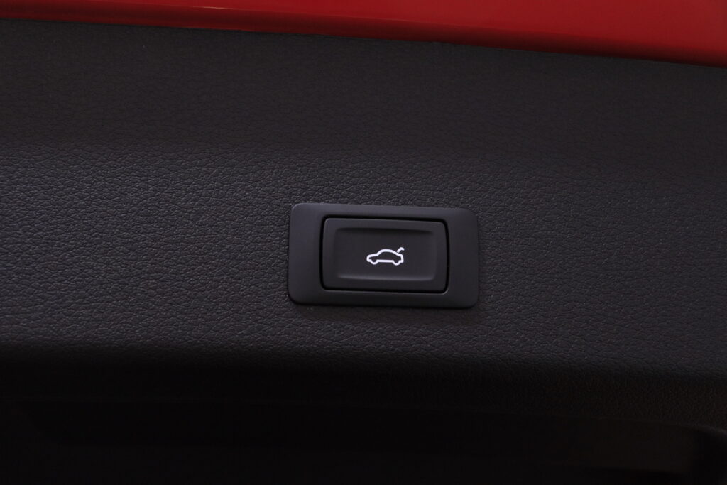 tuotekuva-Audi-e-tron-FSF-654-2026-04-07-142104-31 tuotekuva-Audi-e-tron-FSF-654-2026-04-07-142104-31