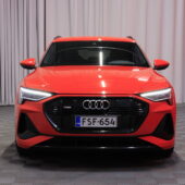 Audi - e-tron - S line 55 quattro / SoH 94,3% / Merkkihuollettu! / ACC / Timanttinahat / Ilma-alusta / Digimittari / - Maastoauto