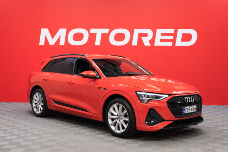 Audi - e-tron - S line 55 quattro / SoH 94,3% / Merkkihuollettu! / ACC / Timanttinahat / Ilma-alusta / Digimittari / - Maastoauto