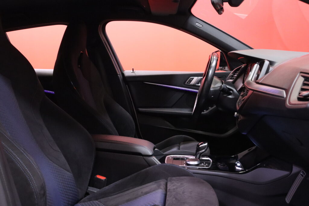 BMW - 118 - F40 Hatchback 118i Business M Sport // LED / Adapt.vakkari / HiFi / Digimittari / Lohko & sisäpistoke // BMW - 118 - F40 Hatchback 118i Business M Sport // LED / Adapt.vakkari / HiFi / Digimittari / Lohko & sisäpistoke // - Viistoperä