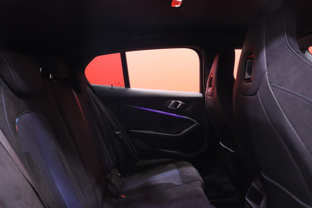 BMW - 118 - F40 Hatchback 118i Business M Sport // LED / Adapt.vakkari / HiFi / Digimittari / Lohko & sisäpistoke // BMW - 118 - F40 Hatchback 118i Business M Sport // LED / Adapt.vakkari / HiFi / Digimittari / Lohko & sisäpistoke // - Viistoperä