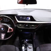 BMW - 118 - F40 Hatchback 118i Business M Sport // LED / Adapt.vakkari / HiFi / Digimittari / Lohko & sisäpistoke // - Viistoperä
