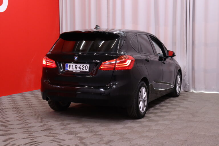 BMW - 218 - F45 Active Tourer 218i Business // Suomi-Auto / Vakkari / LED ajovalot / IsoFix // - Tila-auto