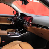 BMW - 320 - G20 Sedan 320d A xDrive Launch Edition Sport Line // Webasto / Laser / HUD / HiFi / Kamera / - Sedan