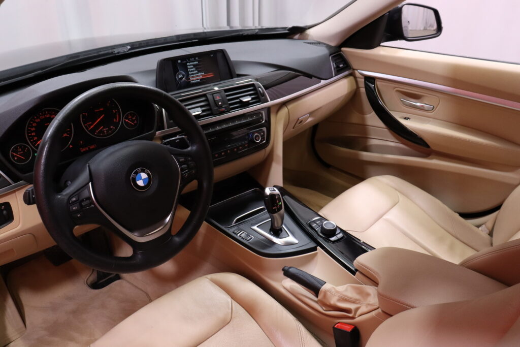 BMW - 320 Gran Turismo - F34 Gran Turismo 320d xDrive Edition // Vakkari / ShadowLine / Seisontatuuletus / Vetokoukku / Ratin lämmitys // BMW - 320 Gran Turismo - F34 Gran Turismo 320d xDrive Edition // Vakkari / ShadowLine / Seisontatuuletus / Vetokoukku / Ratin lämmitys // - Sedan