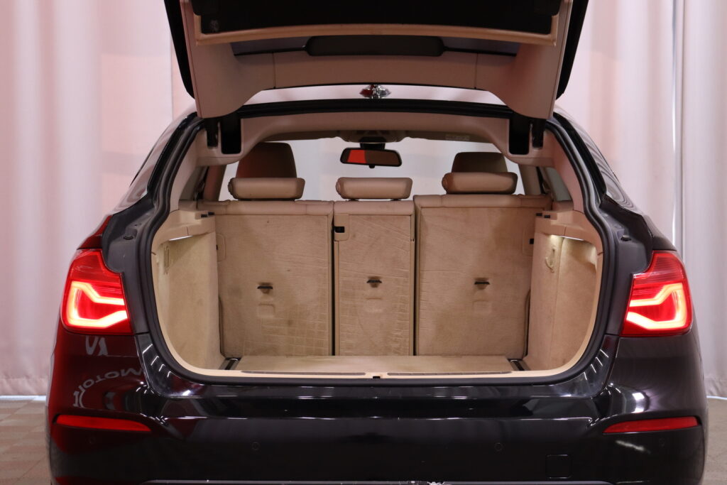 tuotekuva-BMW-320-Gran-Turismo-ETU-396-2026-04-21-130004-28 tuotekuva-BMW-320-Gran-Turismo-ETU-396-2026-04-21-130004-28