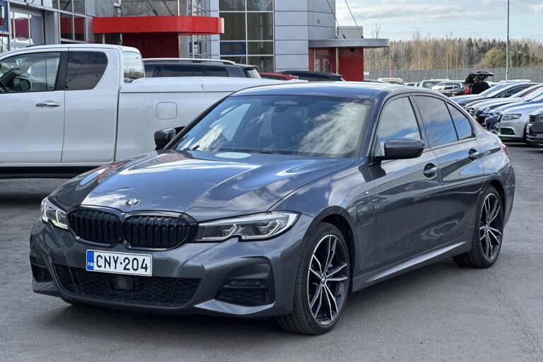 BMW - 330 - G20 Sedan 330e A Charged Edition M Sport - Sedan