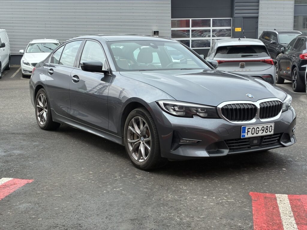 BMW - 330 - G20 Sedan 330e A Charged Edition Sport // Sport Line / 1.om Merkkihuollettu / Suomi-auto / ACC / Sporttipenkit / Nahat - Sedan