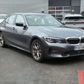 BMW - 330 - G20 Sedan 330e A Charged Edition Sport // Sport Line / 1.om Merkkihuollettu / Suomi-auto / ACC / Sporttipenkit / Nahat - Sedan