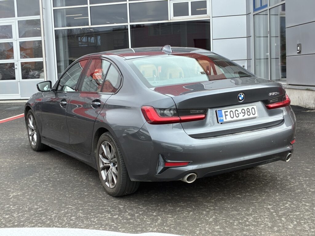 BMW - 330 - G20 Sedan 330e A Charged Edition Sport // Sport Line / 1.om Merkkihuollettu / Suomi-auto / ACC / Sporttipenkit / Nahat BMW - 330 - G20 Sedan 330e A Charged Edition Sport // Sport Line / 1.om Merkkihuollettu / Suomi-auto / ACC / Sporttipenkit / Nahat - Sedan