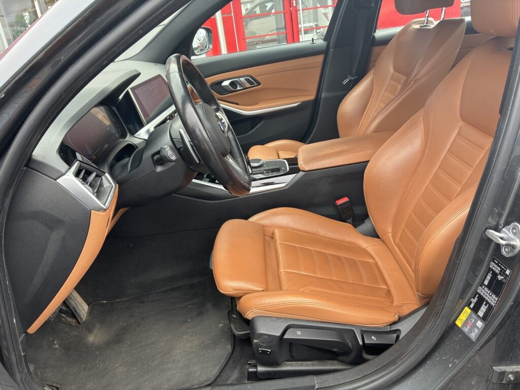 BMW - 330 - G20 Sedan 330e A Charged Edition Sport // Sport Line / 1.om Merkkihuollettu / Suomi-auto / ACC / Sporttipenkit / Nahat BMW - 330 - G20 Sedan 330e A Charged Edition Sport // Sport Line / 1.om Merkkihuollettu / Suomi-auto / ACC / Sporttipenkit / Nahat - Sedan