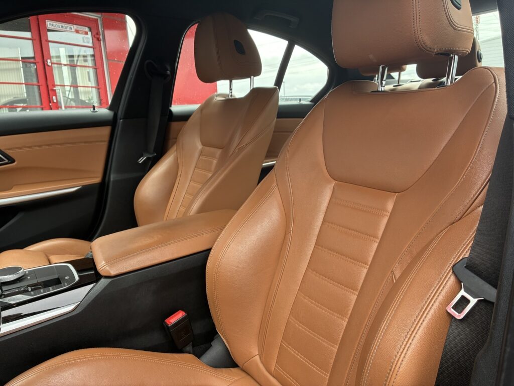 BMW - 330 - G20 Sedan 330e A Charged Edition Sport // Sport Line / 1.om Merkkihuollettu / Suomi-auto / ACC / Sporttipenkit / Nahat BMW - 330 - G20 Sedan 330e A Charged Edition Sport // Sport Line / 1.om Merkkihuollettu / Suomi-auto / ACC / Sporttipenkit / Nahat - Sedan