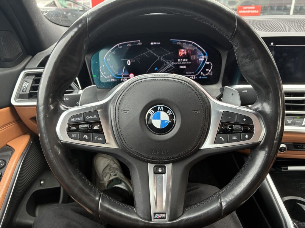 BMW - 330 - G20 Sedan 330e A Charged Edition Sport // Sport Line / 1.om Merkkihuollettu / Suomi-auto / ACC / Sporttipenkit / Nahat BMW - 330 - G20 Sedan 330e A Charged Edition Sport // Sport Line / 1.om Merkkihuollettu / Suomi-auto / ACC / Sporttipenkit / Nahat - Sedan