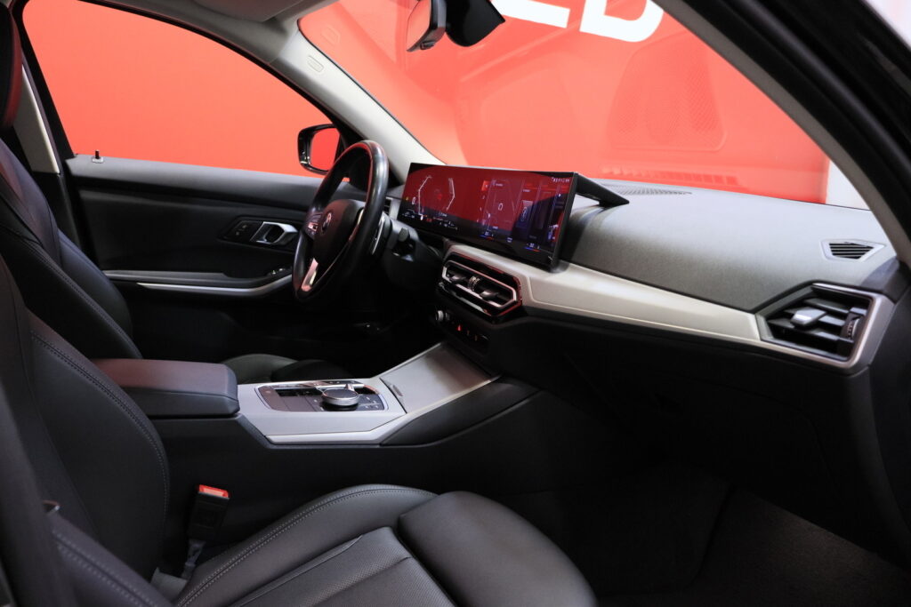 BMW - 330 - G21 Touring 330e xDrive A Charged Edition / 1-Om Suomi-Auto / ACC / Widescreen / Sporttinahat / Tutkat / 2x Renkaat / BMW - 330 - G21 Touring 330e xDrive A Charged Edition / 1-Om Suomi-Auto / ACC / Widescreen / Sporttinahat / Tutkat / 2x Renkaat / - Farmari