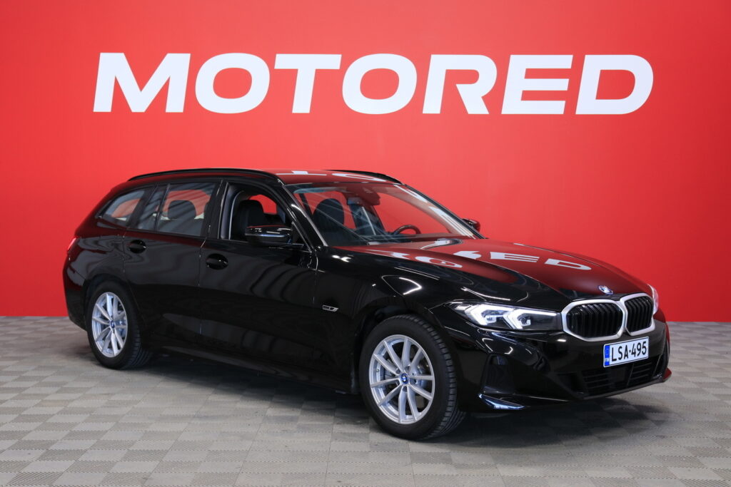 BMW - 330 - G21 Touring 330e xDrive A Charged Edition / 1-Om Suomi-Auto / ACC / Widescreen / Sporttinahat / Tutkat / 2x Renkaat / - Farmari