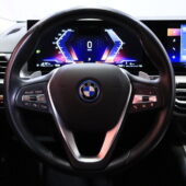 BMW - 330 - G21 Touring 330e xDrive A Charged Edition / 1-Om Suomi-Auto / ACC / Widescreen / Sporttinahat / Tutkat / 2x Renkaat / - Farmari