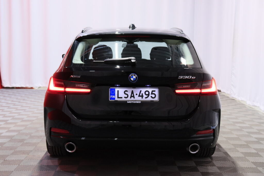 BMW - 330 - G21 Touring 330e xDrive A Charged Edition / 1-Om Suomi-Auto / ACC / Widescreen / Sporttinahat / Tutkat / 2x Renkaat / BMW - 330 - G21 Touring 330e xDrive A Charged Edition / 1-Om Suomi-Auto / ACC / Widescreen / Sporttinahat / Tutkat / 2x Renkaat / - Farmari