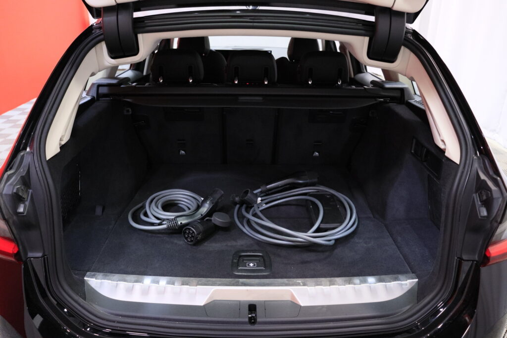 tuotekuva-BMW-330-LSA-495-2026-04-09-145506-28 tuotekuva-BMW-330-LSA-495-2026-04-09-145506-28