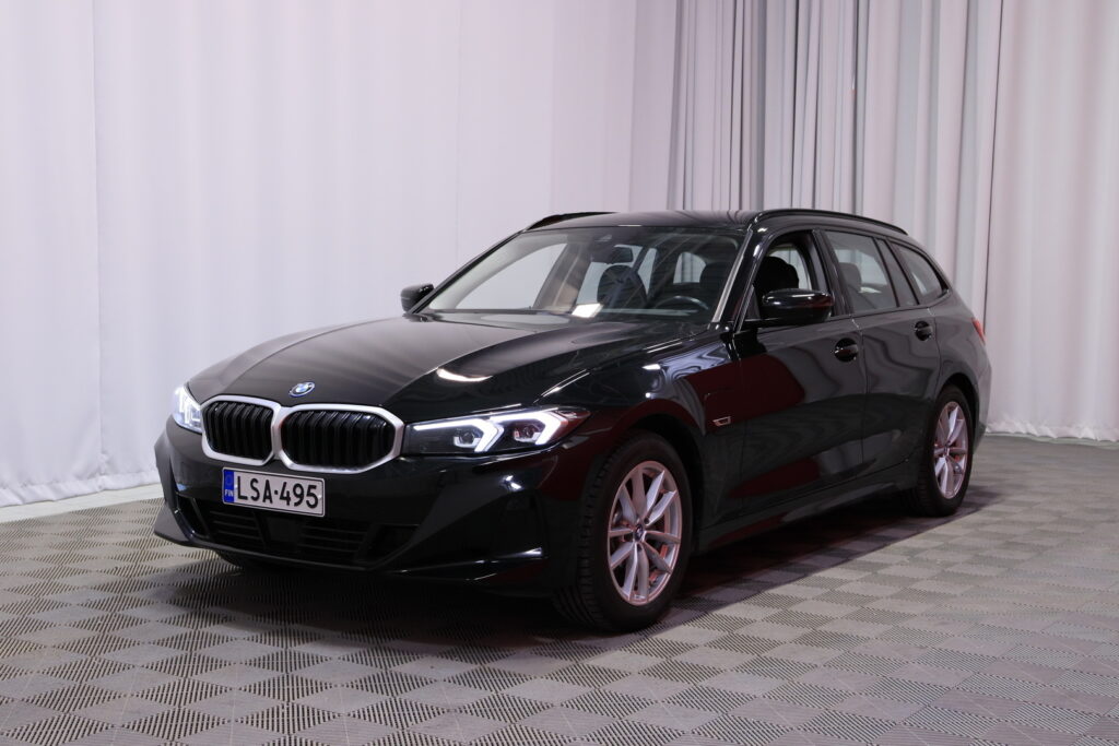 BMW - 330 - G21 Touring 330e xDrive A Charged Edition / 1-Om Suomi-Auto / ACC / Widescreen / Sporttinahat / Tutkat / 2x Renkaat / BMW - 330 - G21 Touring 330e xDrive A Charged Edition / 1-Om Suomi-Auto / ACC / Widescreen / Sporttinahat / Tutkat / 2x Renkaat / - Farmari